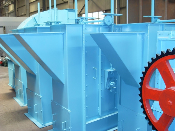 斗式提升機(jī)在運(yùn)行時(shí)如果異常響動(dòng)，其原因不外乎如下幾種(斗式提升機(jī)在運(yùn)轉(zhuǎn)過(guò)程中,操作人員注意)