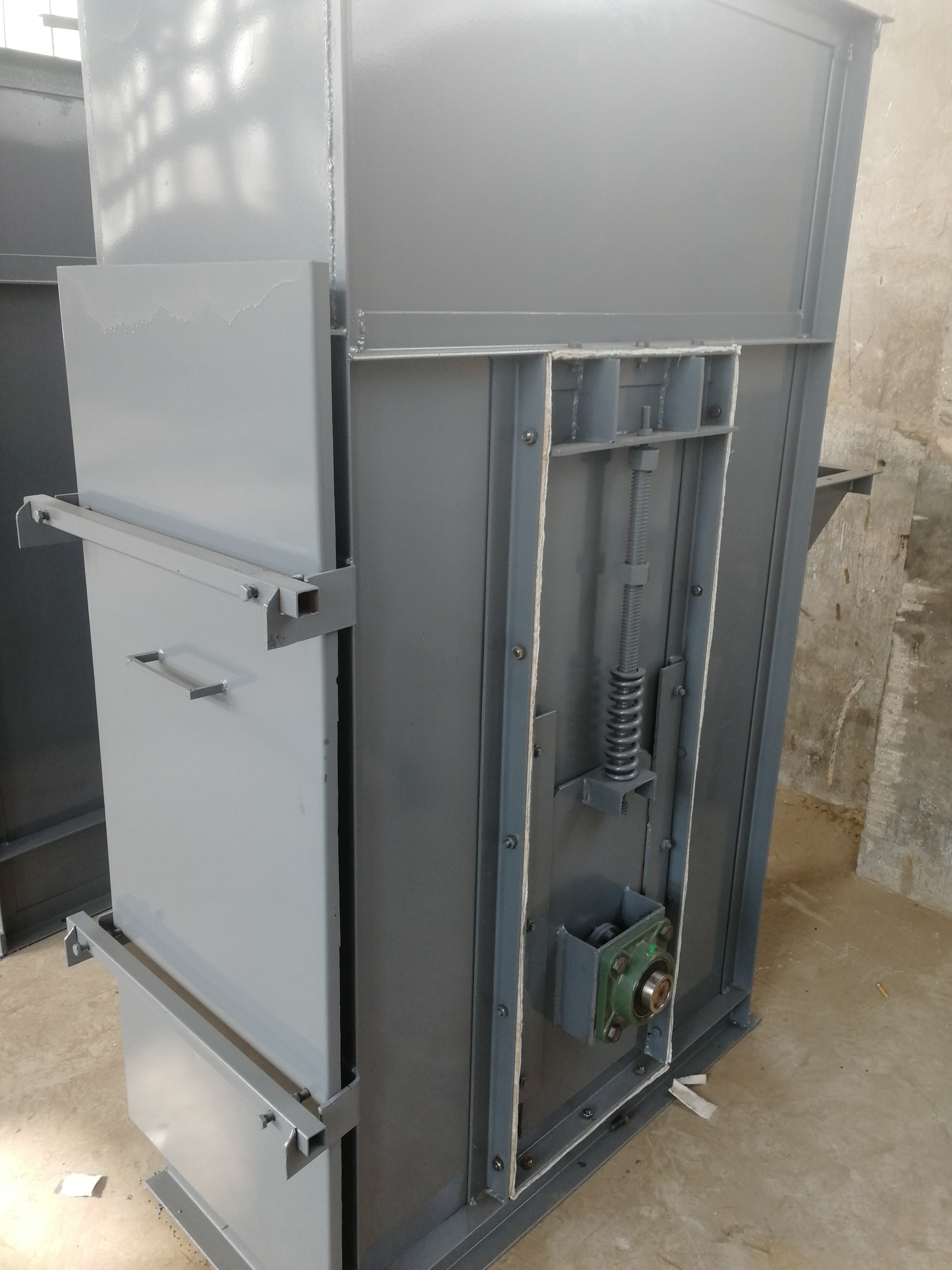 斗式提升機(jī)尾輪常出現(xiàn)哪些問題(斗式提升機(jī)尾輪安裝)