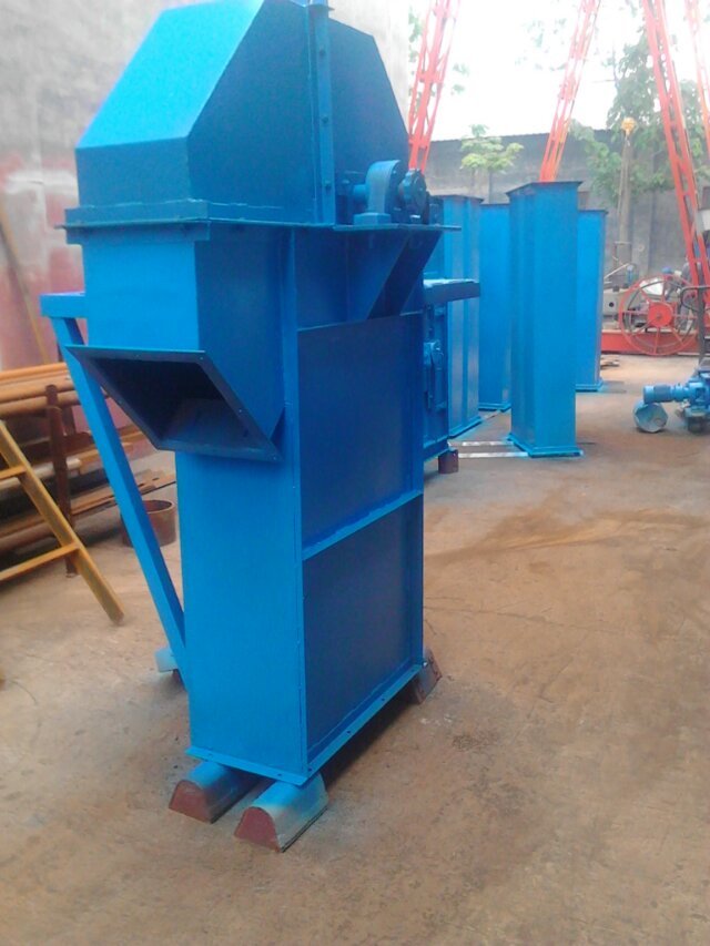 催化劑顆粒行業(yè)的應(yīng)用與垂直斗式提升機有什么不同？(催化劑顆粒行業(yè)提升機)