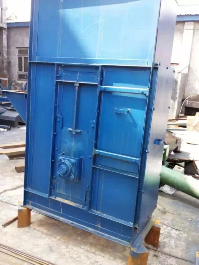 往復式提升機輸送物料質(zhì)量不能大，粒度也不能大(z型連續(xù)往復式提升機)